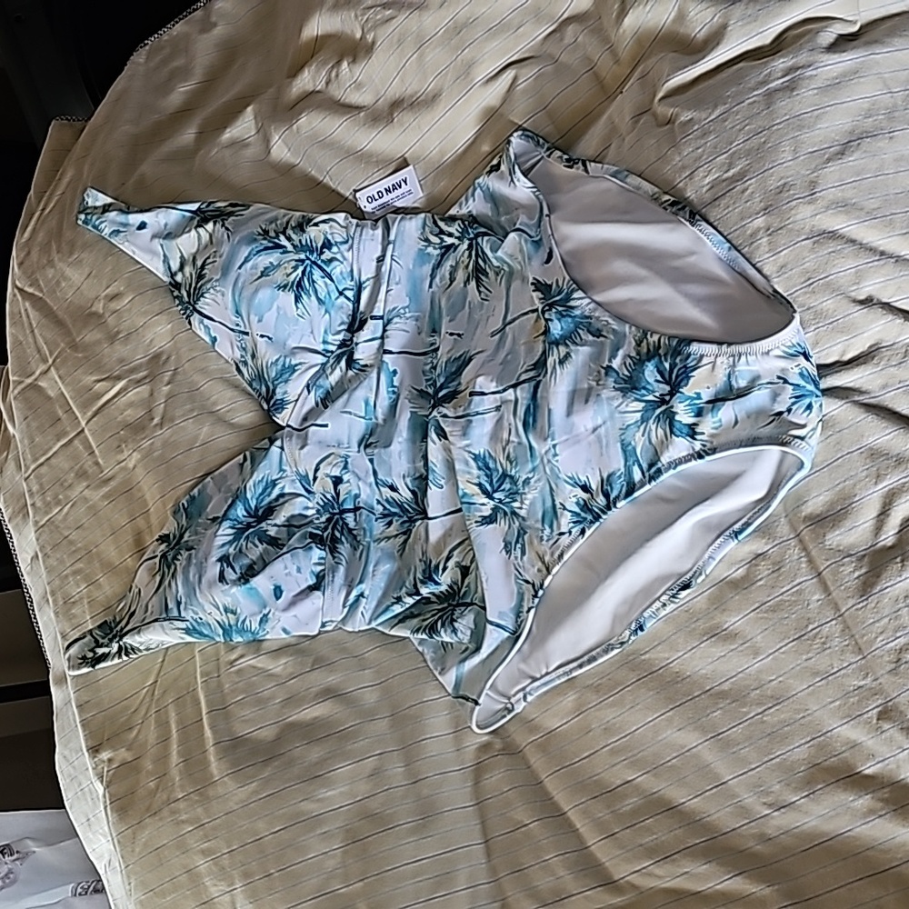 Old Navy Tropical Print Swimsuit Woman's Size 2X